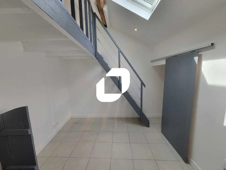 Bureau dans Montlhéry à vendre - Photo de l’immeuble – Image 1 sur 8