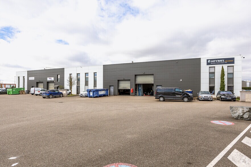 Local d'activités dans Chassieu à vendre - Photo principale – Image 1 sur 2