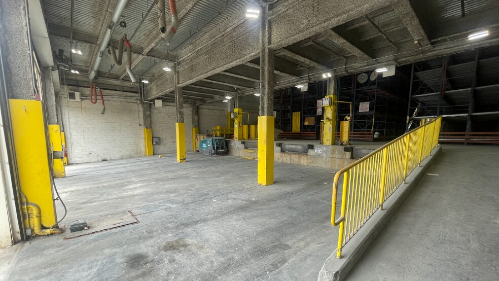 2544 Borough Pl, Woodside, NY à louer - Photo de l’immeuble – Image 3 sur 7
