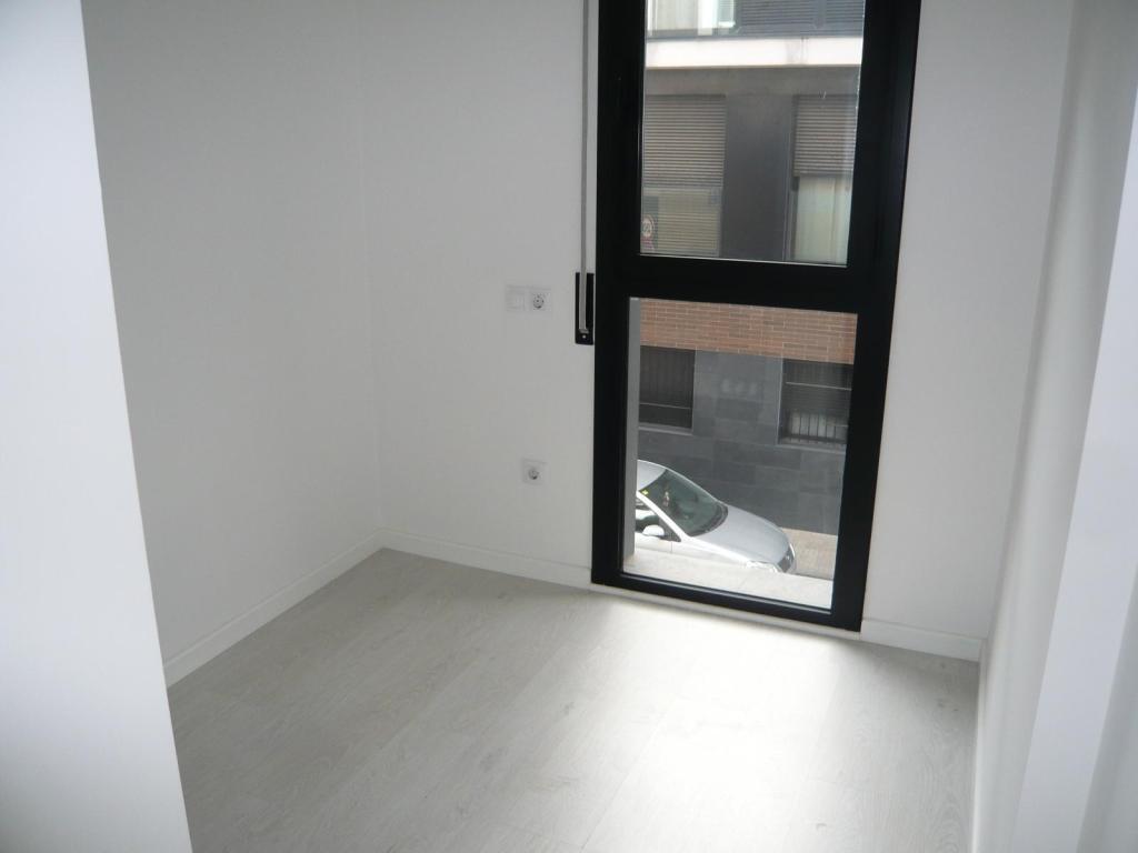 La Llagosta, BAR 08120 - Lot 02 -  - Photo intérieure - Image 1 of 6