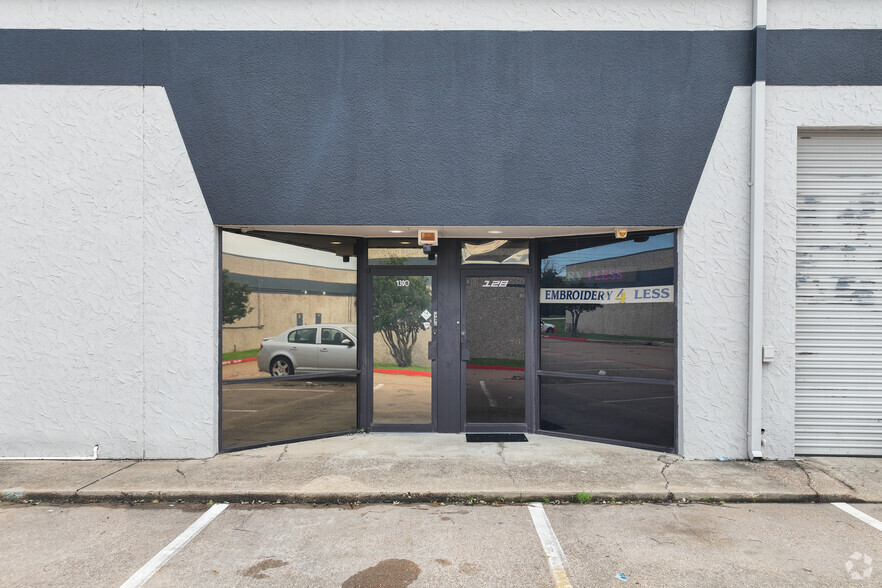 1110 W Harris Rd, Arlington, TX à louer - Photo de l’immeuble – Image 3 sur 20