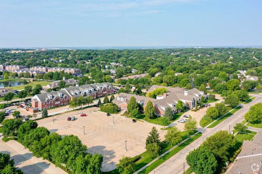 3401 Village Dr, Lincoln, NE à louer - Photo de l’immeuble – Image 3 sur 7