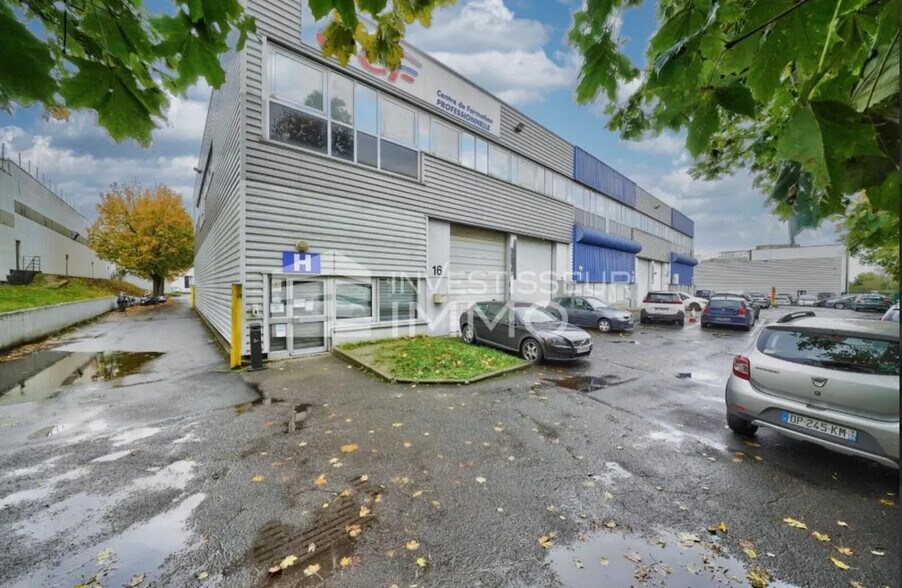 Local d’activités dans Fontenay-sous-Bois à louer - Photo de l’immeuble – Image 2 sur 3