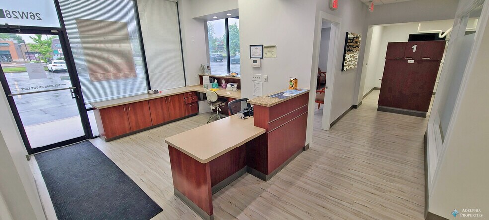 26W285 Geneva Rd, Wheaton, IL à louer - Photo de l’immeuble – Image 3 sur 13