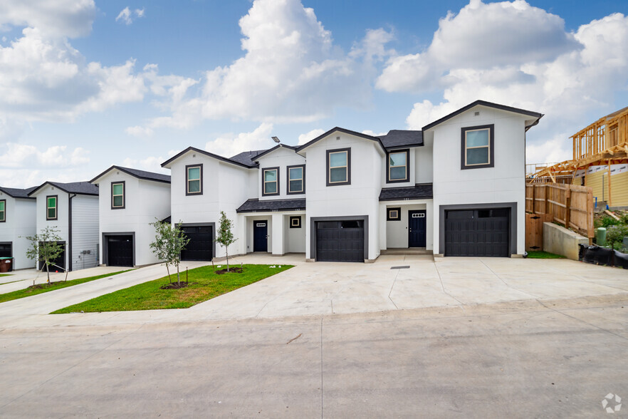 8502 Via Verona, San Antonio, TX à vendre - Photo principale – Image 1 sur 17