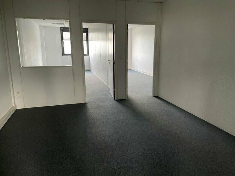 Bureau dans Saint-Quentin-Fallavier à louer - Photo intérieure – Image 2 sur 31