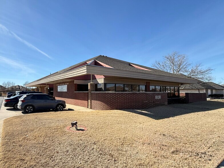 808 NW 24th St, Norman, OK à louer - Photo de l’immeuble – Image 2 sur 14