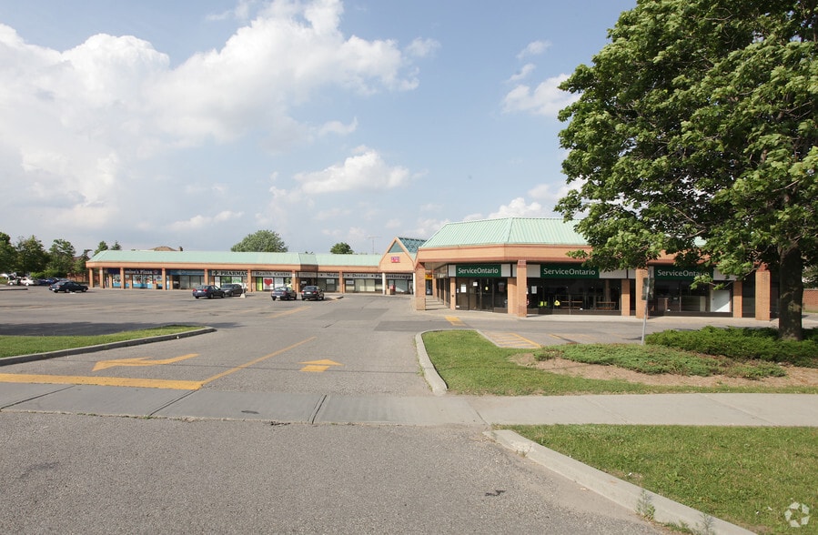 1 Wexford Rd, Brampton, ON à louer - Photo de l’immeuble – Image 3 sur 4