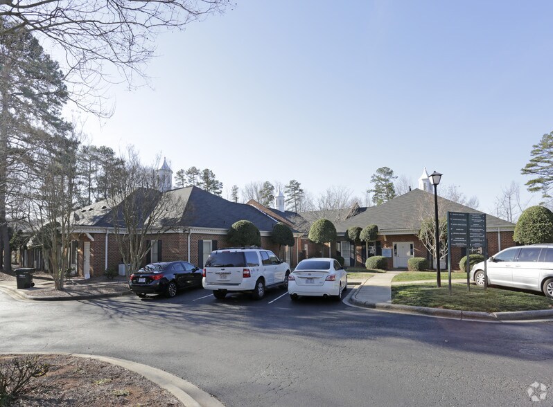 1340 Matthews Township Pky, Matthews, NC à vendre - Photo principale – Image 2 sur 12