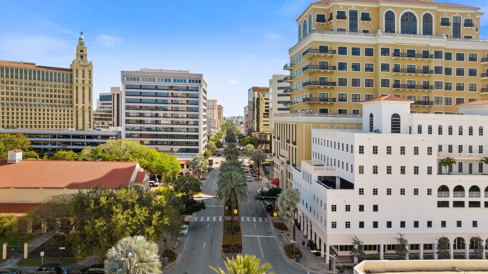2000 Ponce de Leon Blvd, Coral Gables, FL à louer - Photo de l’immeuble – Image 2 sur 2