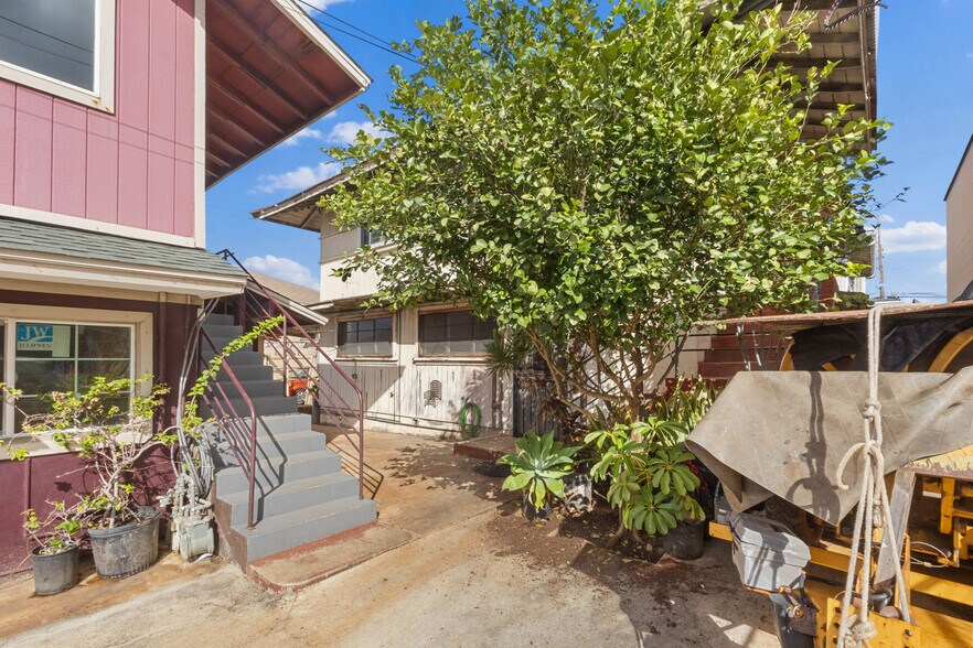 932 Waiakamilo Rd, Honolulu, HI à vendre - Photo de l’immeuble – Image 3 sur 15