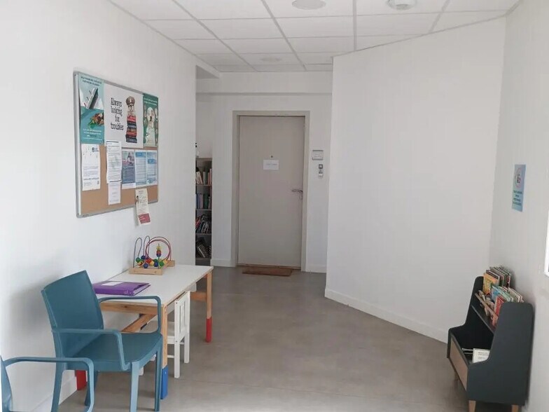 455 Rue Des Pachottes, Simandres à louer - Photo de l’immeuble – Image 2 sur 5