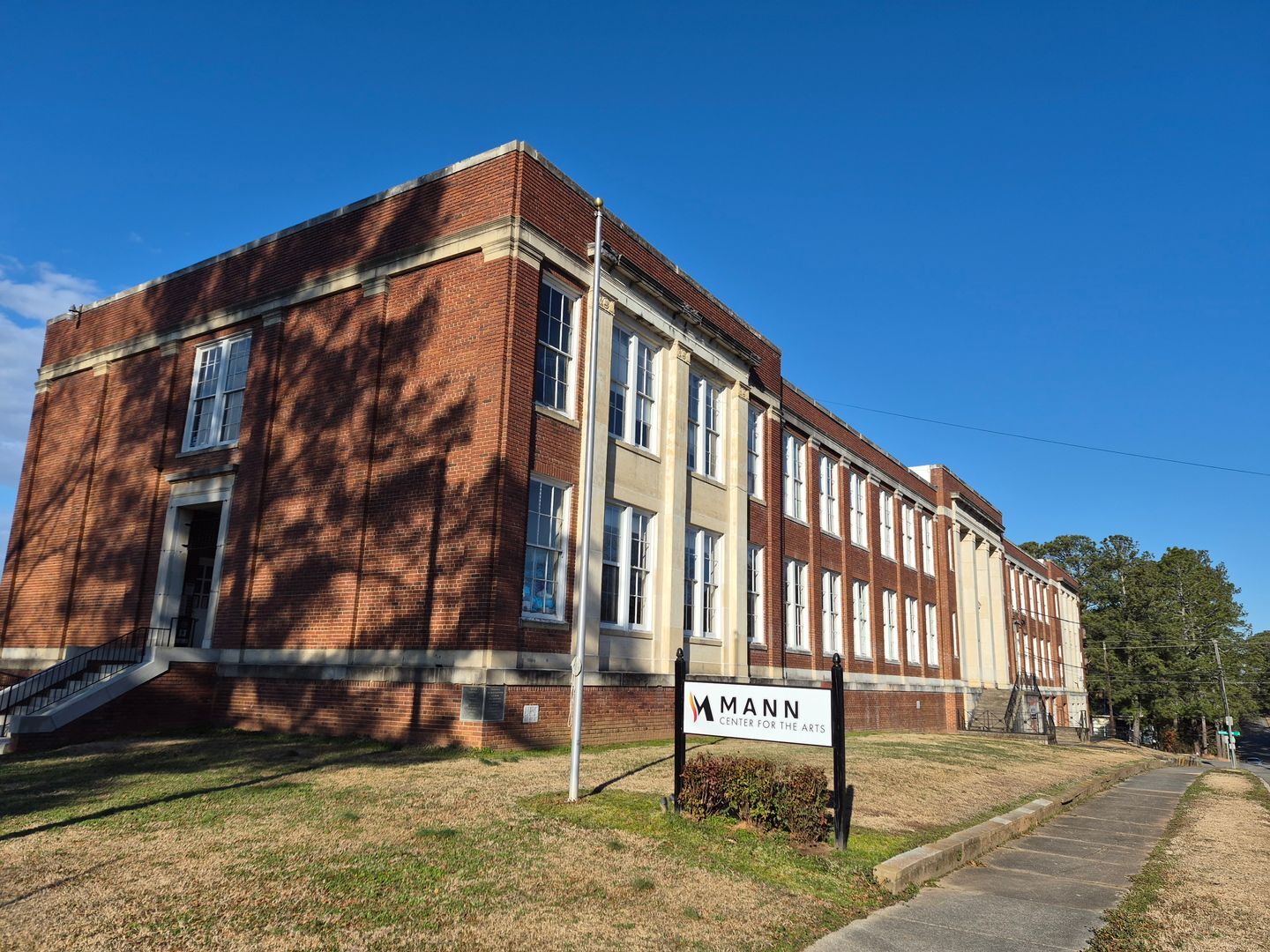 507 N Steele St, Sanford, NC à louer Photo principale– Image 1 sur 6