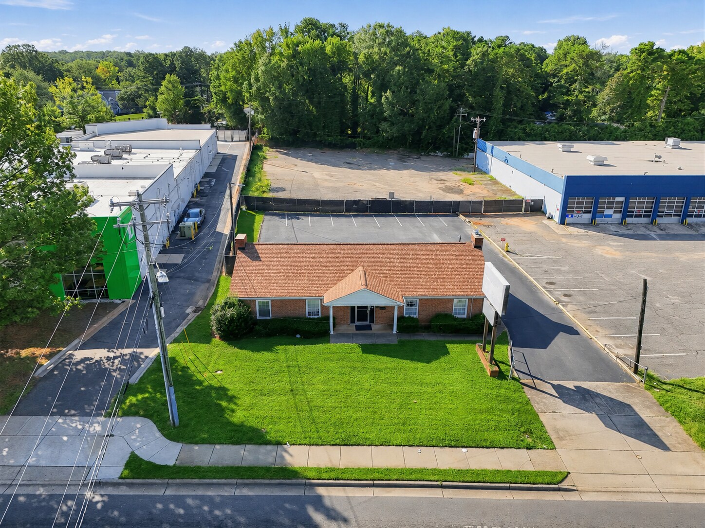 5010 Albemarle Rd, Charlotte, NC à louer Photo de l’immeuble– Image 1 sur 6