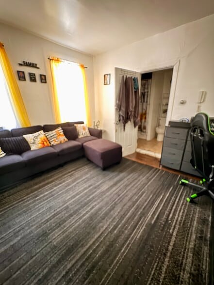 225 West Broadway, Paterson, NJ à vendre - Photo de l’immeuble – Image 2 sur 4