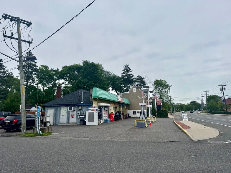 455 Montauk Hwy, West Islip, NY à vendre - Photo de l’immeuble – Image 3 sur 4