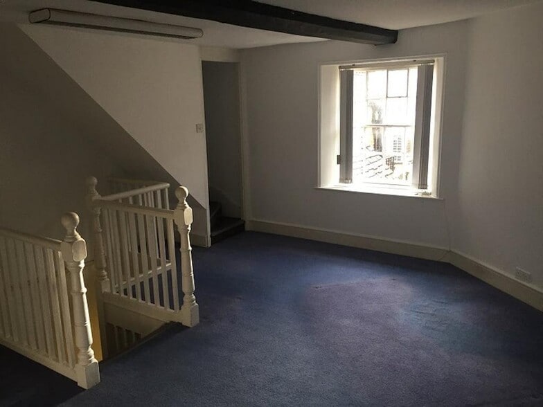 15 High St, Godalming à louer - Photo de l’immeuble – Image 2 sur 3
