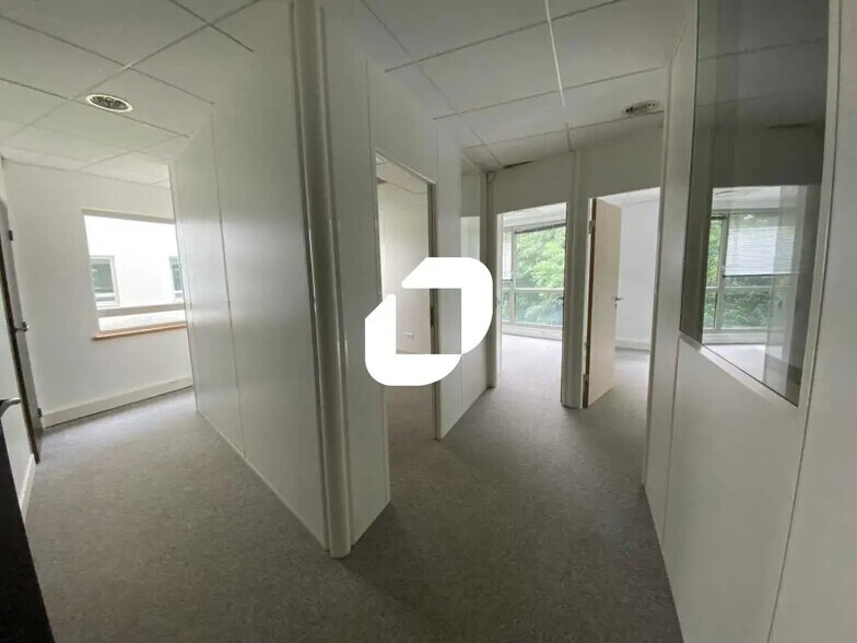 Bureau dans Écully à louer - Photo de l’immeuble – Image 3 sur 11