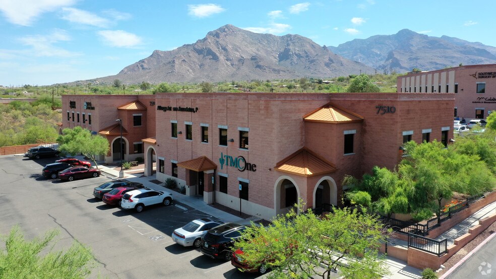 7490 N Oracle Rd, Tucson, AZ à louer - Photo de l’immeuble – Image 1 sur 23