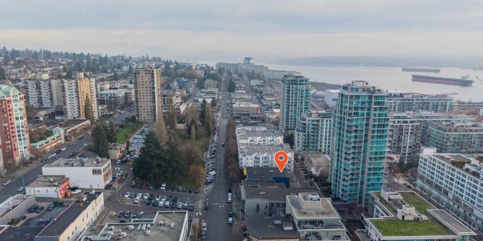127 1st St E, North Vancouver, BC à louer - Photo de l’immeuble – Image 3 sur 4