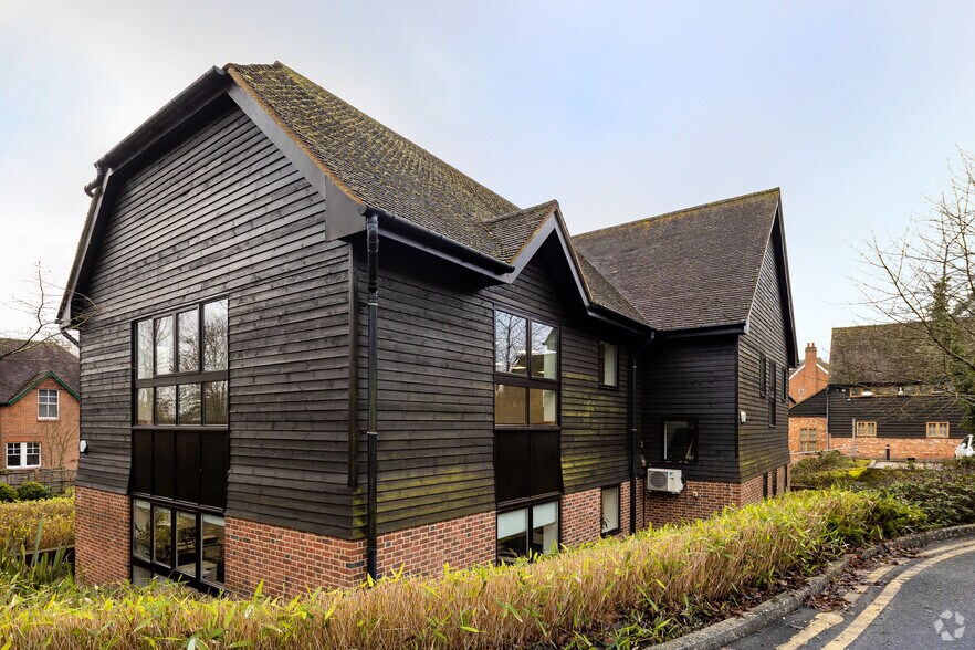 Old Woking Rd, Old Woking à louer - Photo de l’immeuble – Image 2 sur 8