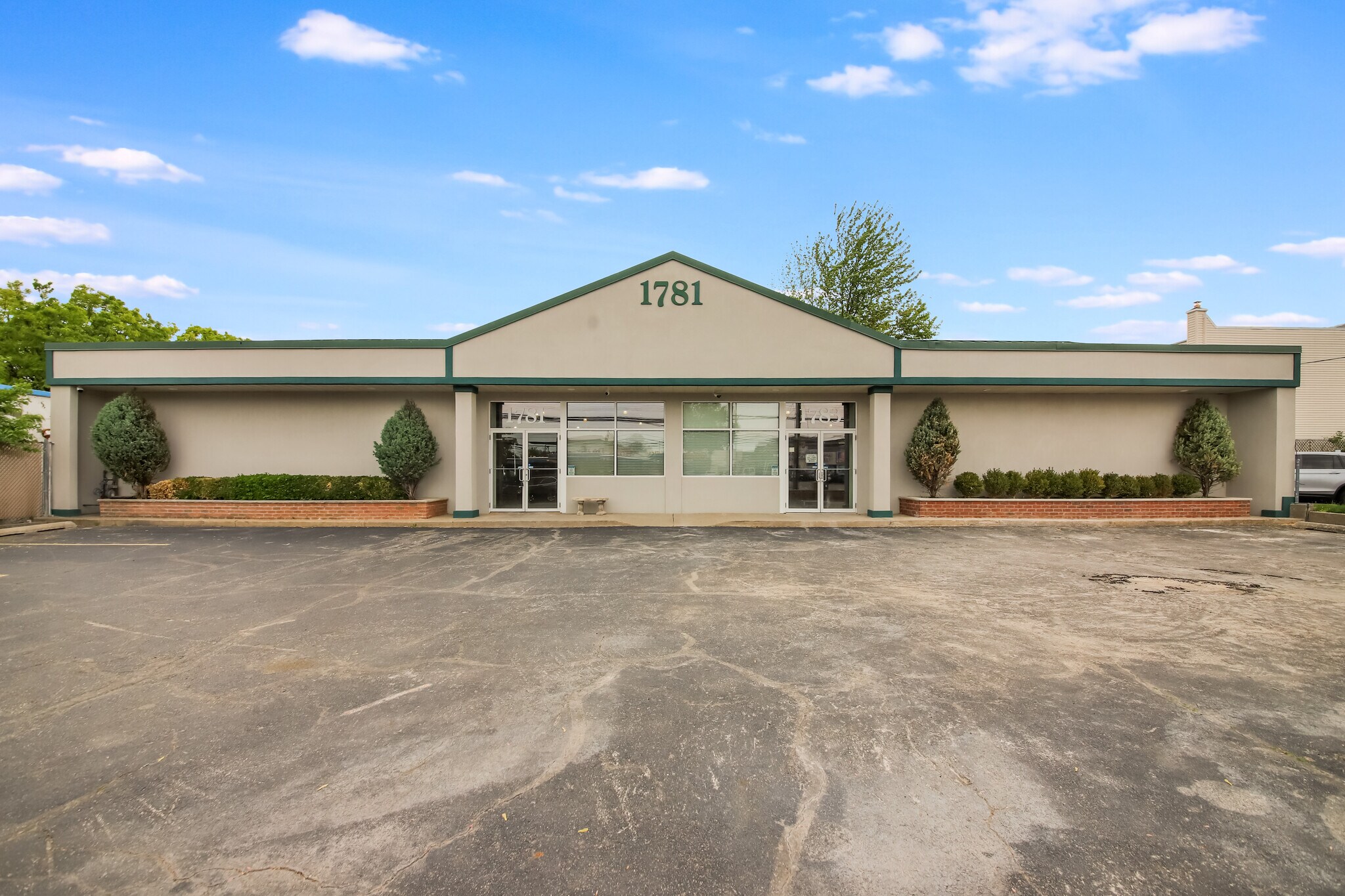 1781 Hylan Blvd, Staten Island, NY à louer Photo de l’immeuble– Image 1 sur 9
