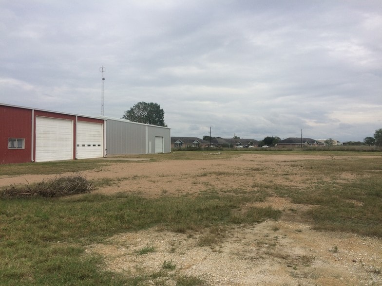 204 Glen Flora Rd, Eagle Lake, TX à vendre - Photo principale – Image 1 sur 33
