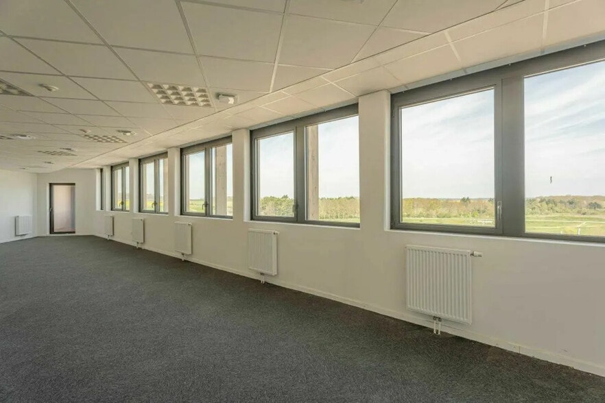 Bureau dans Épron à vendre - Photo de l’immeuble – Image 2 sur 14