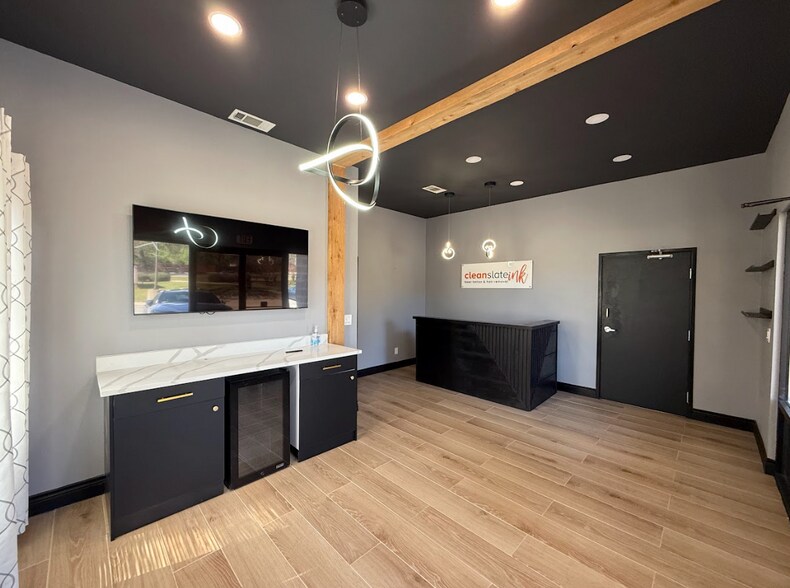 5815 William Cannon Dr W, Austin, TX à louer - Photo de l’immeuble – Image 3 sur 8