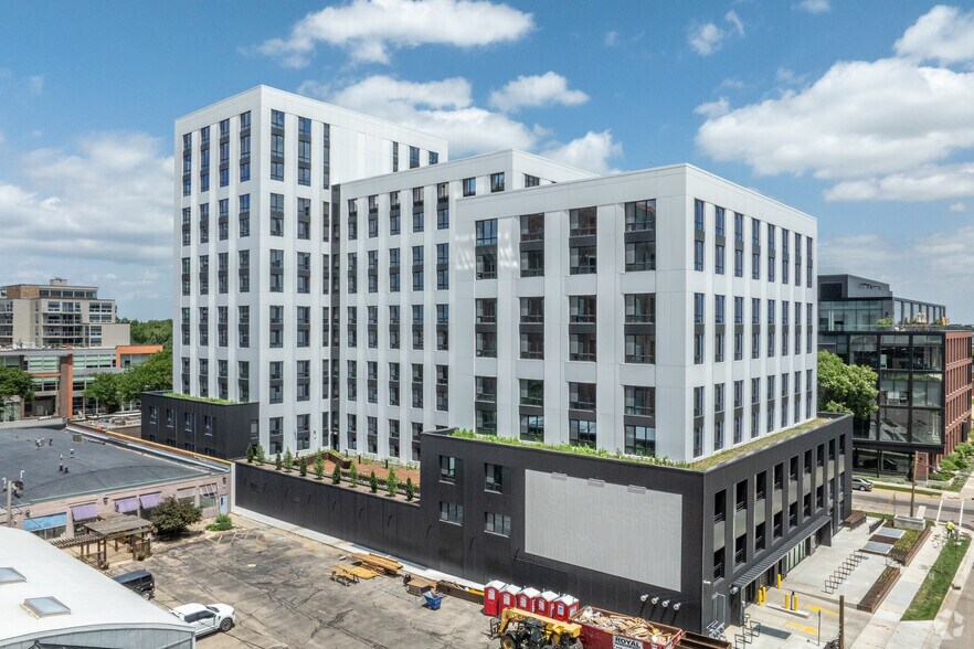 849 E Washington Ave, Madison, WI à louer - Photo principale – Image 1 sur 37