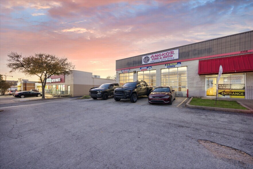 5528 N Lamar Blvd, Austin, TX à vendre - Photo de l’immeuble – Image 3 sur 27