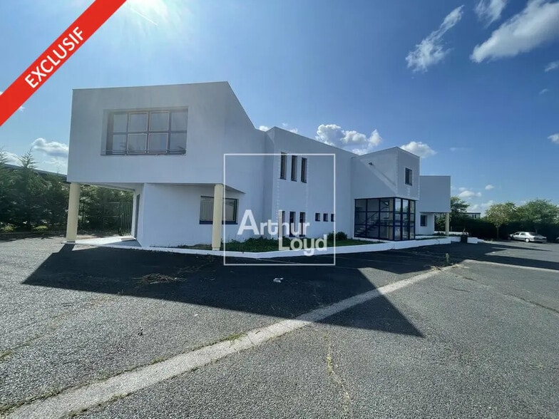 Bureau dans Vaux-le-Pénil à vendre - Photo de l’immeuble – Image 1 sur 3