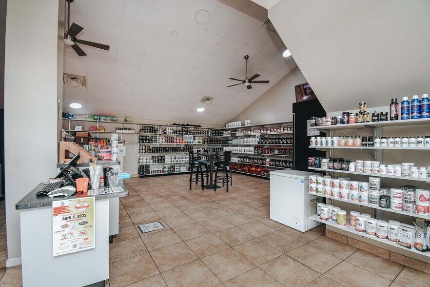 6801 N Navarro St, Victoria, TX à louer - Photo de l’immeuble – Image 2 sur 14