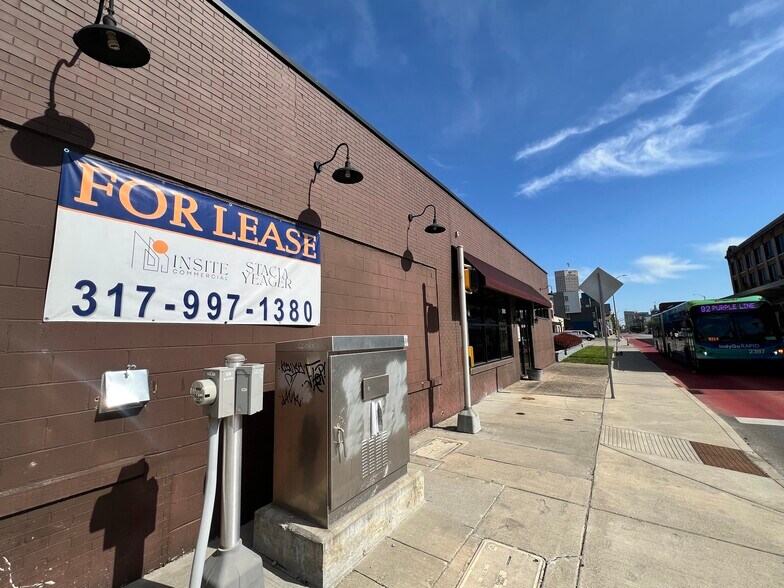 835 N Capitol Ave, Indianapolis, IN à louer - Photo de l’immeuble – Image 3 sur 15