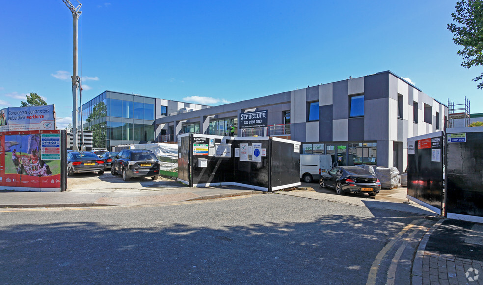 5 McNicol Dr, Londres à louer - Photo de l’immeuble – Image 2 sur 2