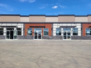 6217 48A Av, Camrose, AB à louer Photo intérieure– Image 2 sur 4