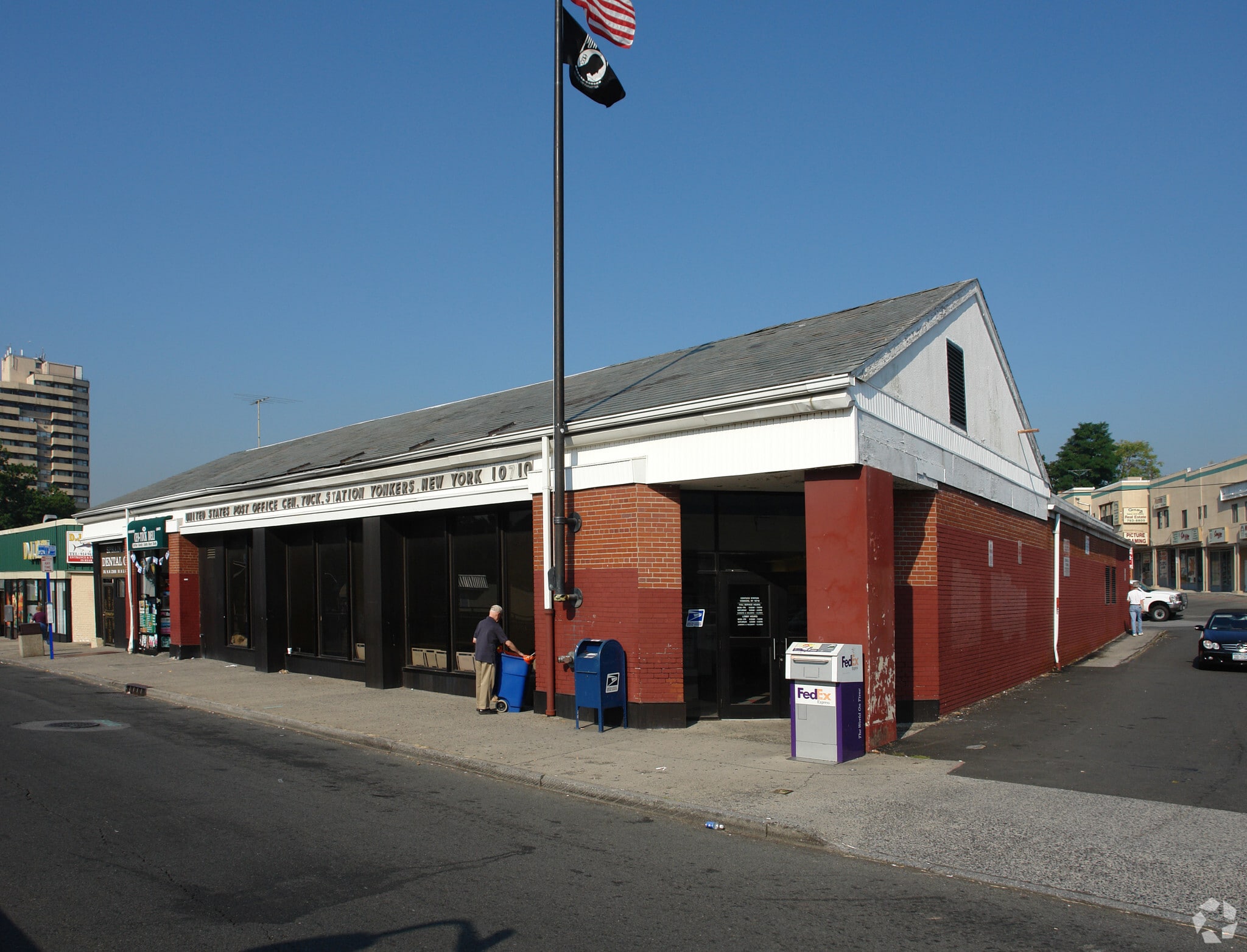 1579-1585 Central Park Ave, Yonkers, NY à louer Photo principale– Image 1 sur 7