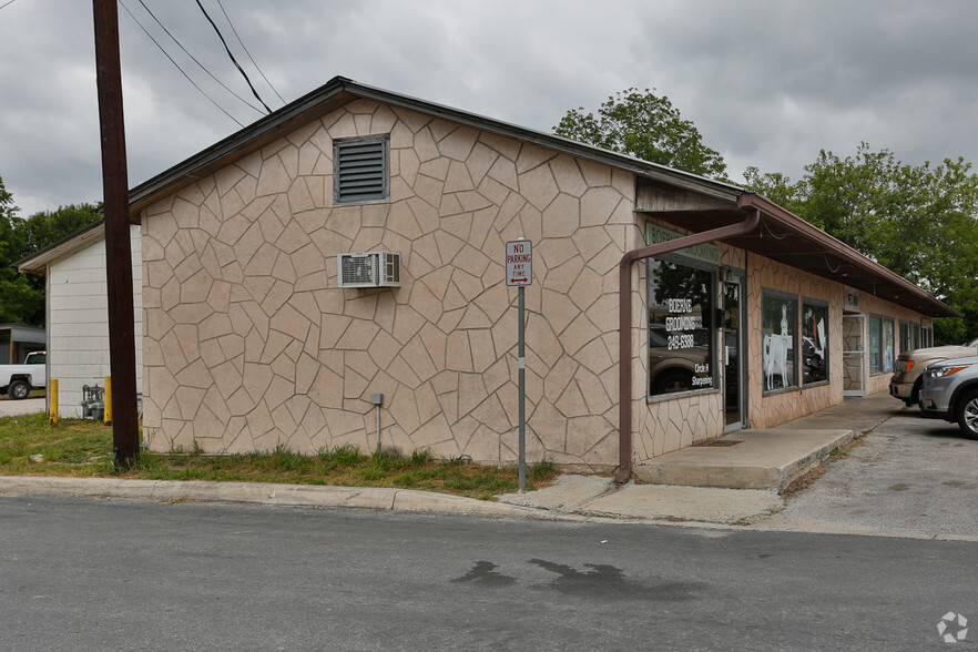 305-323 N Main St, Boerne, TX à louer - Photo de l’immeuble – Image 2 sur 8