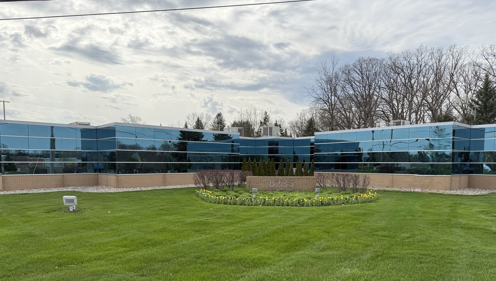 8235 N Holly Rd, Grand Blanc, MI à louer Photo de l’immeuble– Image 1 sur 22