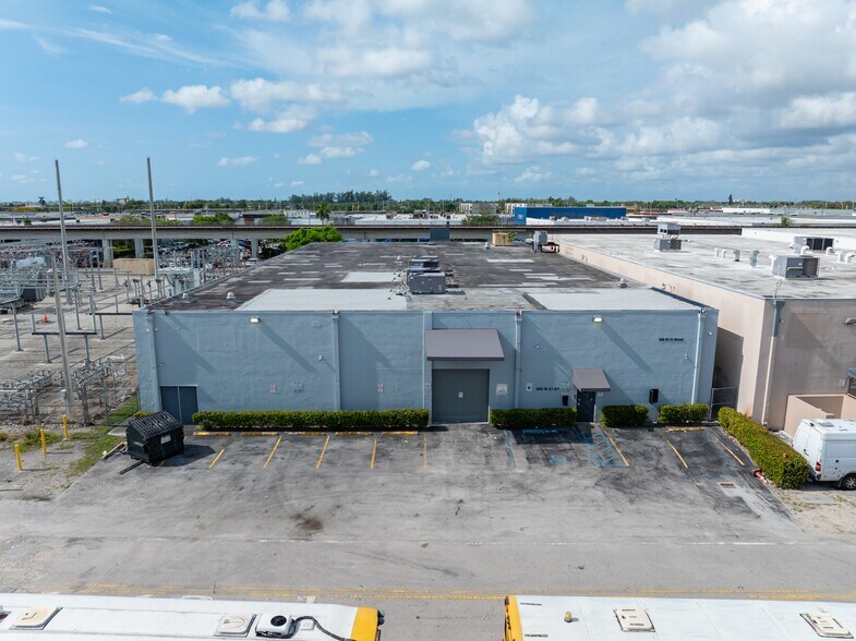 601 W 20th St, Hialeah, FL à vendre - Photo de l’immeuble – Image 3 sur 26