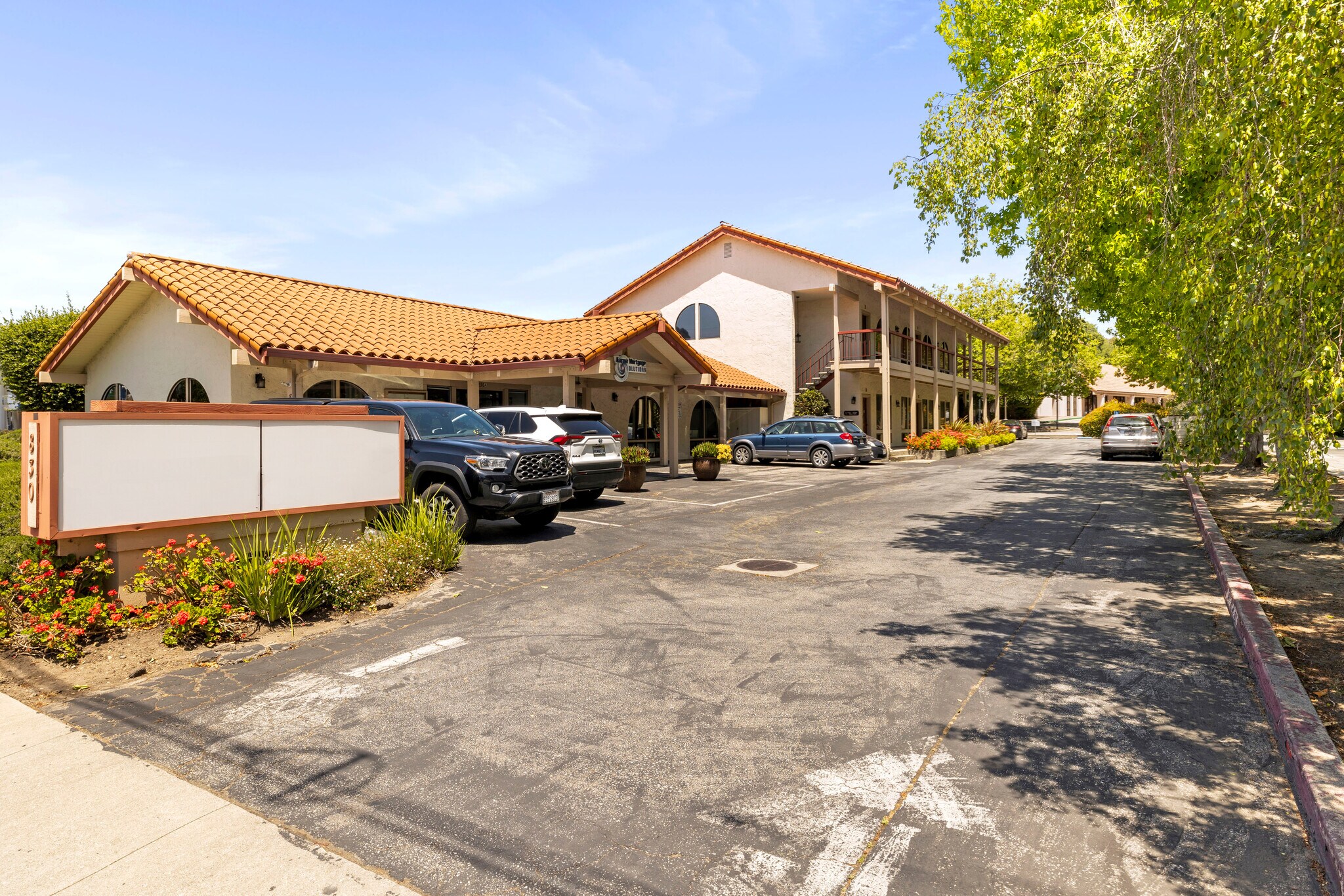 830 Bay Ave, Capitola, CA à vendre Photo de l’immeuble– Image 1 sur 24