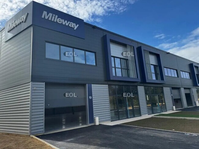 Plus de détails pour 21-23 Avenue Saint-Pierre-et-Miquelon, Villebon-sur-Yvette - Local d'activités à louer