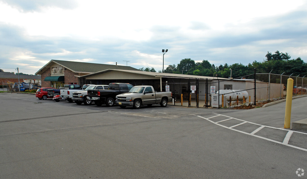 1528 W Broadway Ave, Maryville, TN à louer - Photo principale – Image 1 sur 2