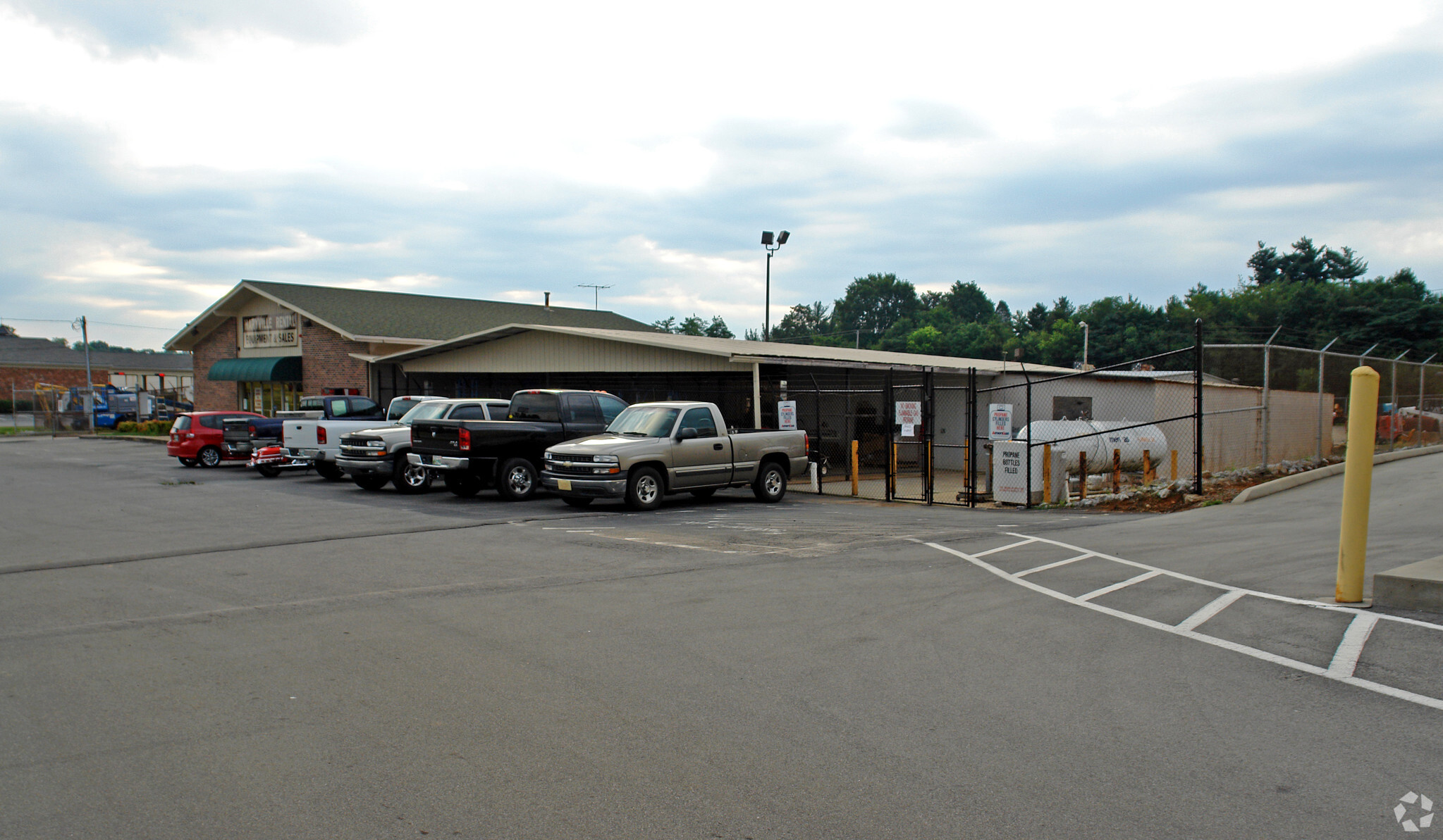 1528 W Broadway Ave, Maryville, TN à louer Photo principale– Image 1 sur 3