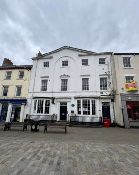 Plus de détails pour 5-7 Market Pl, Pontefract - Local commercial à louer