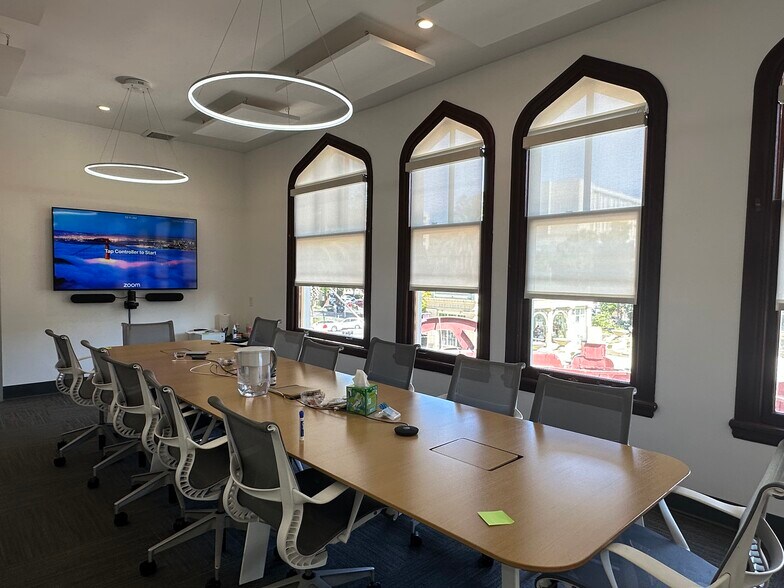 2209-2223 Broadway St, Redwood City, CA à louer - Photo intérieure – Image 3 sur 9