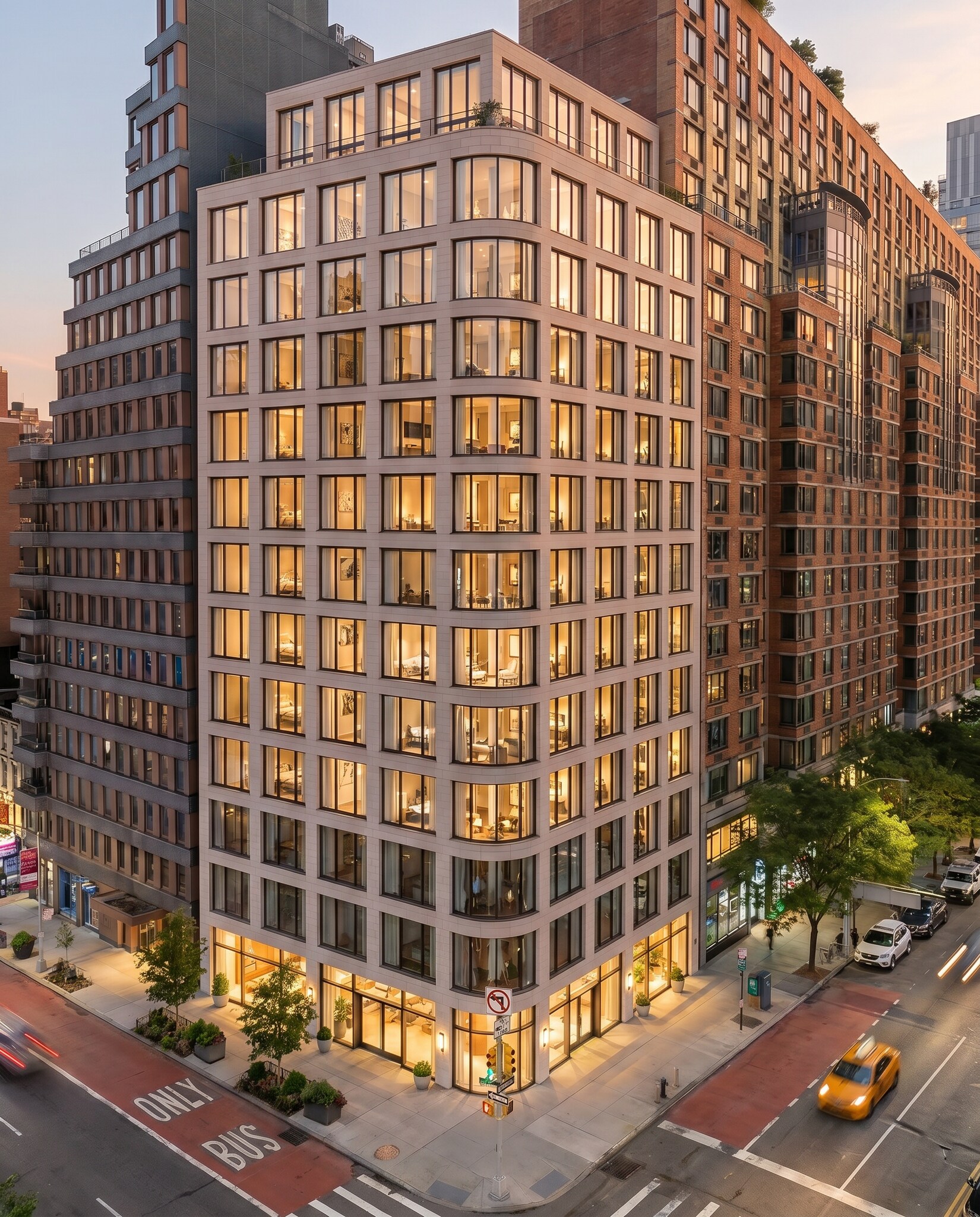 617-621 Second Ave, New York, NY à vendre Photo de l’immeuble– Image 1 sur 9