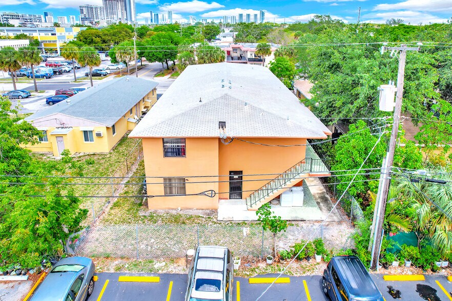 16178 NE 19th Pl, Miami, FL à vendre - Photo de l’immeuble – Image 3 sur 12