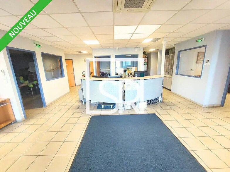 Bureau dans Clermont-Ferrand à louer - Photo de l’immeuble – Image 1 sur 12