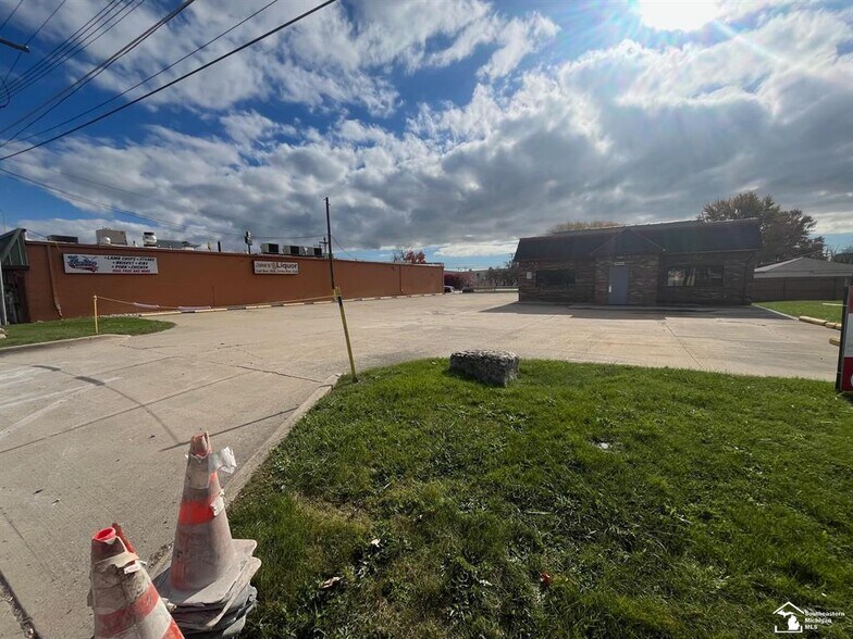 1090 N Dixie Hwy, Monroe, MI à vendre - Photo de l’immeuble – Image 2 sur 13